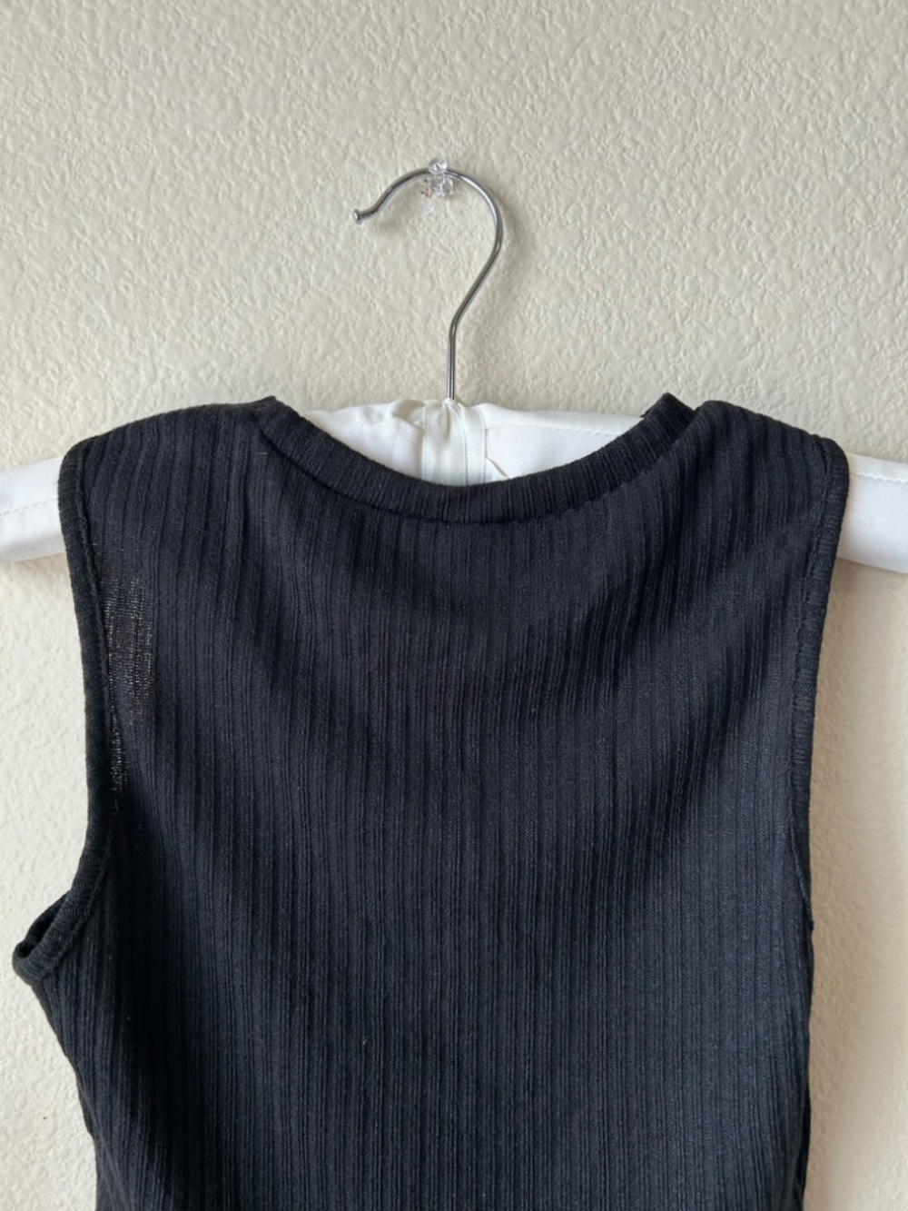 Black Ribbed Crop Tank Top Sweater Vneck Crossover Keyhole Front Shein XSmall - Picture 5 of 8
